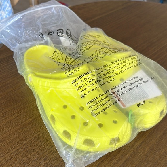 Crocs - Picture 2 of 5